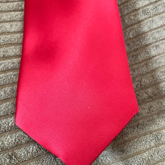 Elegant Red Men's Tie - Picture 2 of 4